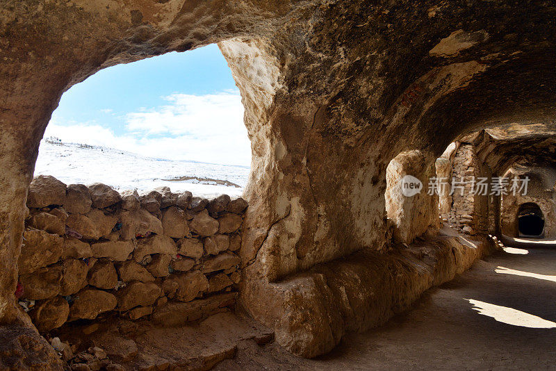 Takht-i Rustam佛教石窟长廊，Haibak, Samangan省，阿富汗